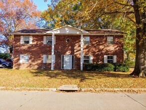 Building Photo - 604 Boxwood Dr