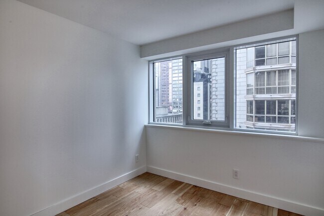 Building Photo - 3460 Rue Peel