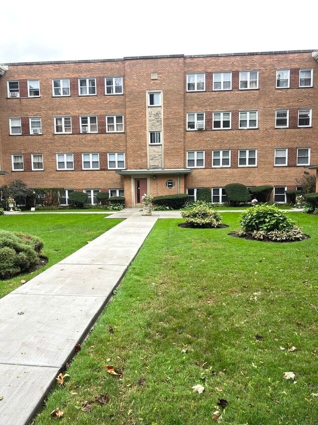 Primary Photo - 2431 W Lunt Ave