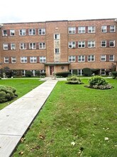 Building Photo - 2431 W Lunt Ave