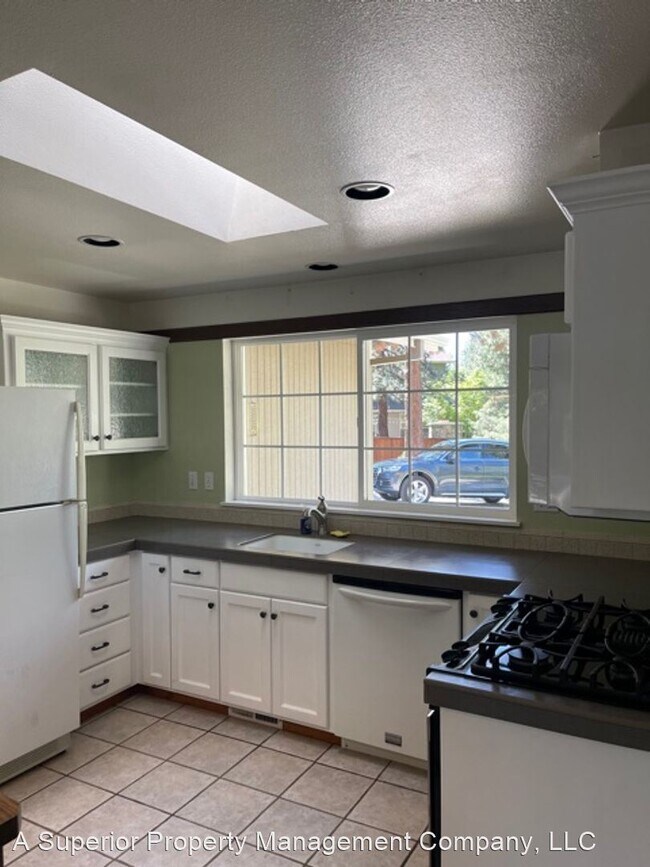 Foto del edificio - 3 br, 3 bath House - 19773 Clarion Ave