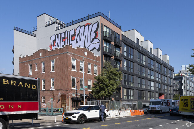 Building Photo - 385 Union