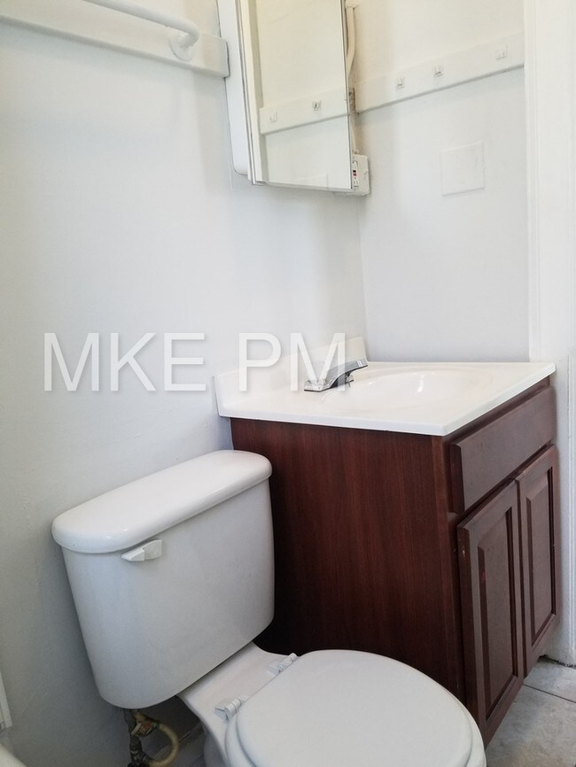 Foto del edificio - 2421 W Hopkins St