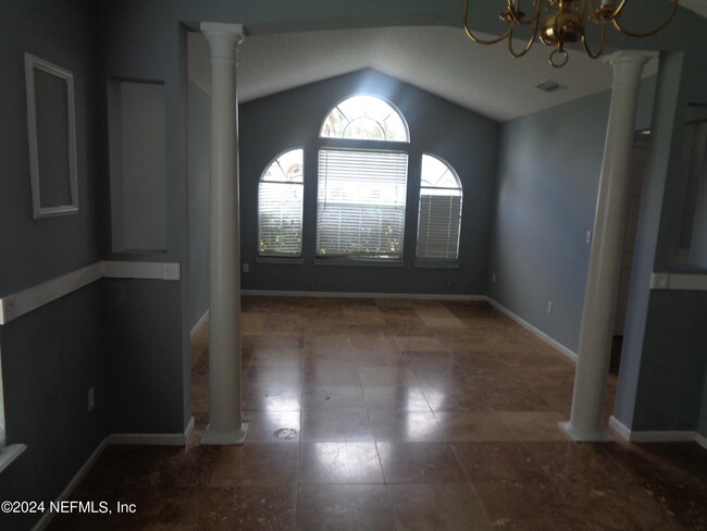 Foto del edificio - 3088 Five Oaks Ln