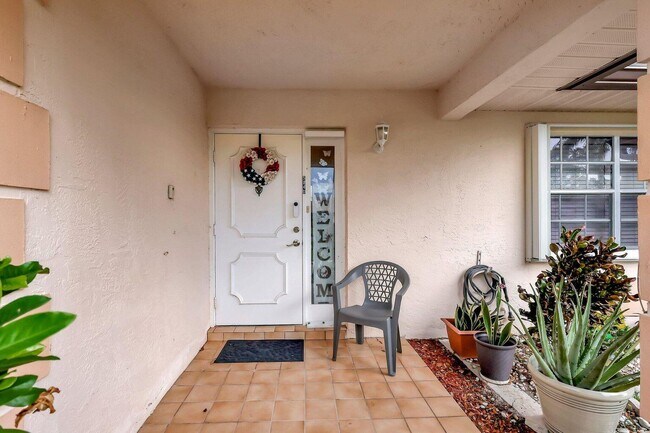 Foto del edificio - 5840 Summerfield Ct