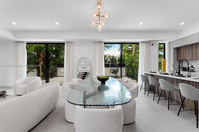 Building Photo - 1003 NE Little River Dr