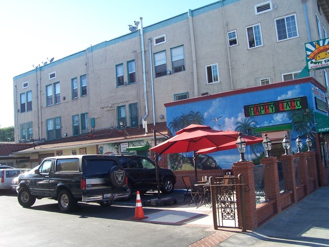 Building Photo - 2200 Pico Blvd
