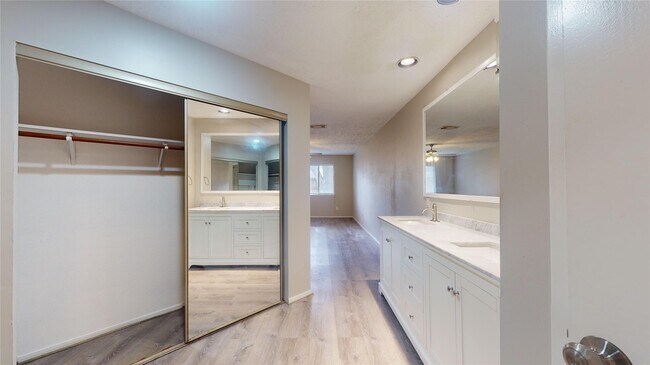 Foto del edificio - 2331 Barrington Pl Dr