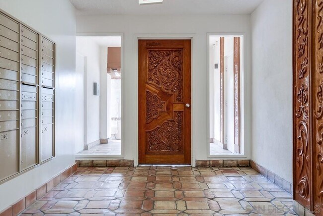 Foto del edificio - 8308 Regents Rd