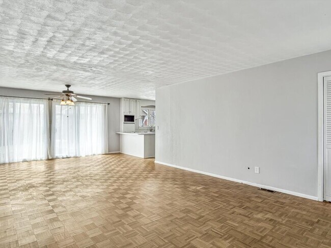 Building Photo - 33 Vanderbilt Pl