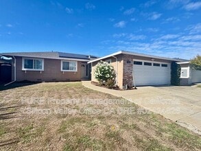 Building Photo - 2883 Vía Encinitas