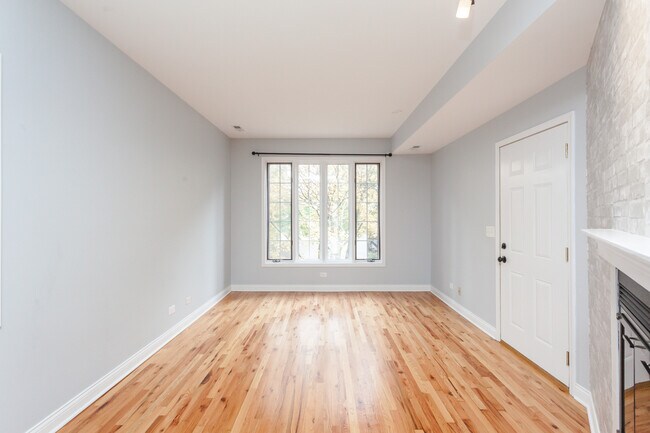 Foto del edificio - 1510 N Elk Grove Ave