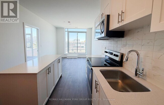 Building Photo - 705 Davis Dr