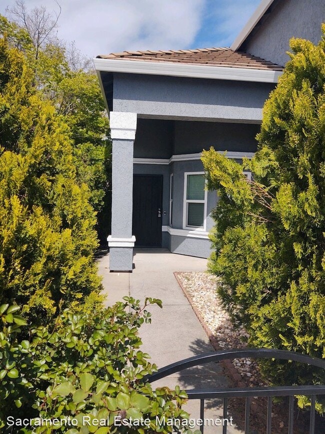 3 br, 2.5 bath House 9109 Redwater Drive House Rental in Antelope