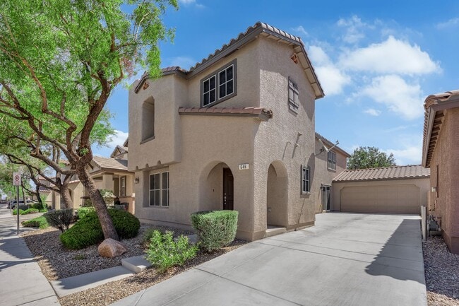 Building Photo - Beautiful Two bedroom 2 1/2 bath