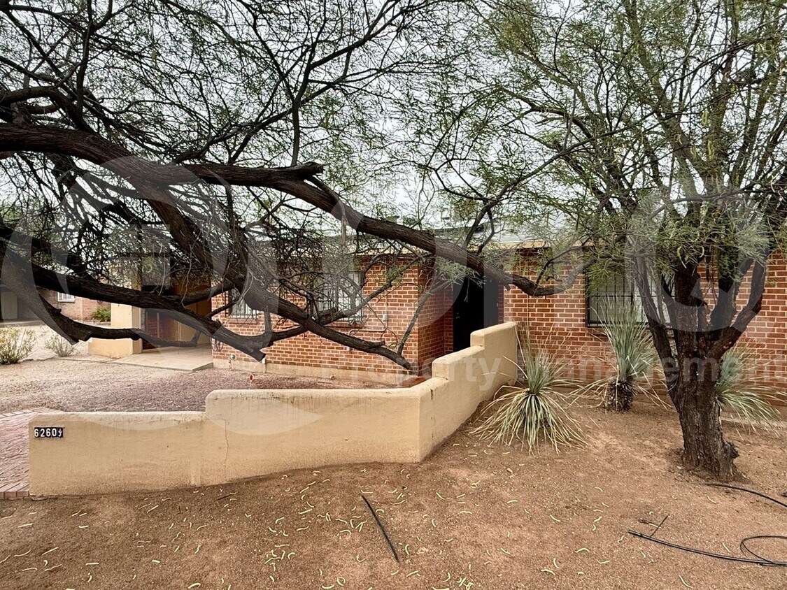 Foto principal - 6260 E 2nd St