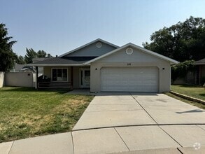 Building Photo - 252 W Oaks Cir