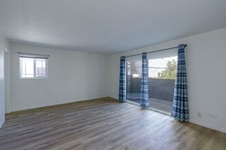 Building Photo - 145 Camarillo Ave