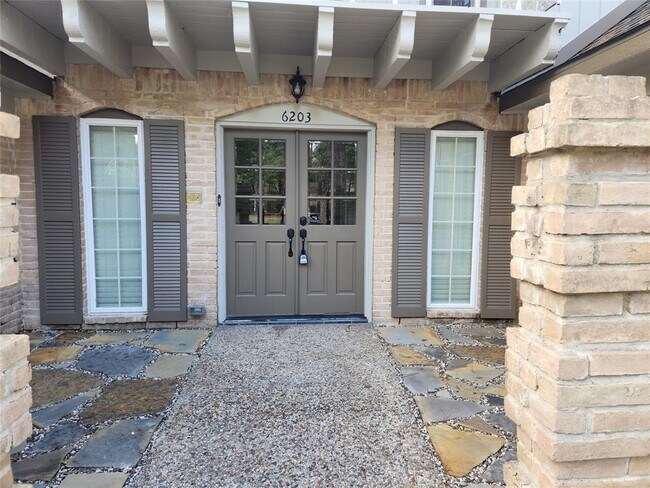 Building Photo - 6203 Craigway Rd