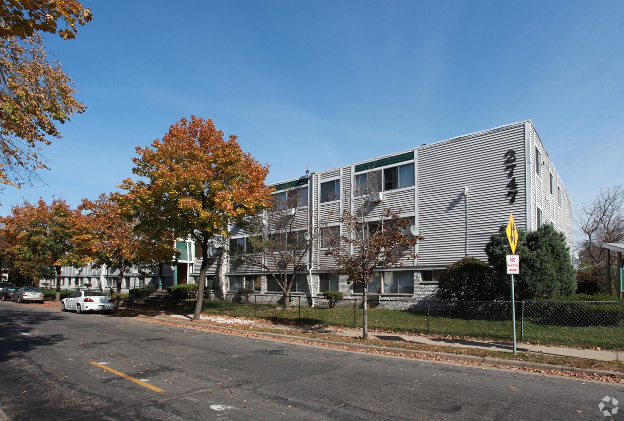 Eat Street Flats Apartments in Minneapolis, MN