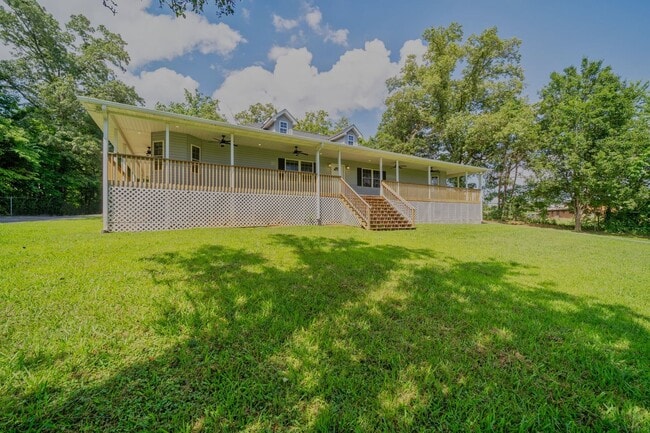 Building Photo - SHORT TERM - Spacious 3-Bedroom home with Wrap-Around Porch