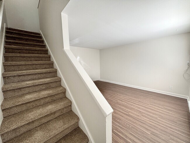 Foto del edificio - Sundale Townhomes