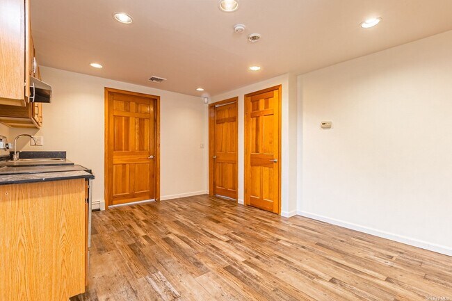 Foto del edificio - 754 Deer Pk Ave