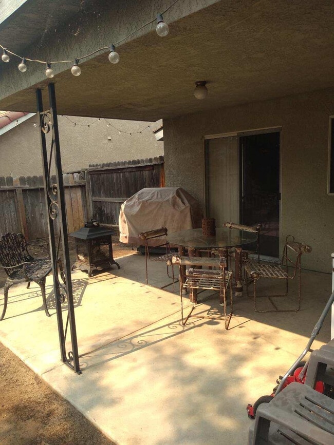 Building Photo - 1599 E Solar Ave