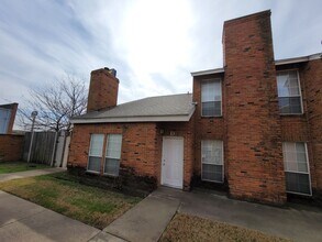 Building Photo - 1400 Darr St
