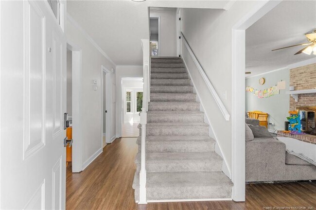 Foto del edificio - 2047 Birchcreft Dr