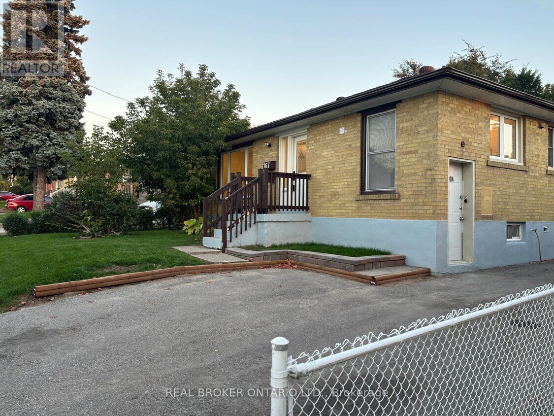 Primary Photo - 767 Gaspe Ave