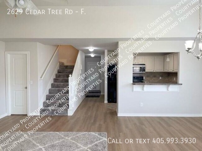 Building Photo - Townhome in great location