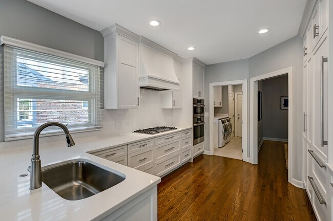 Building Photo - 51 Chesterfield Ct