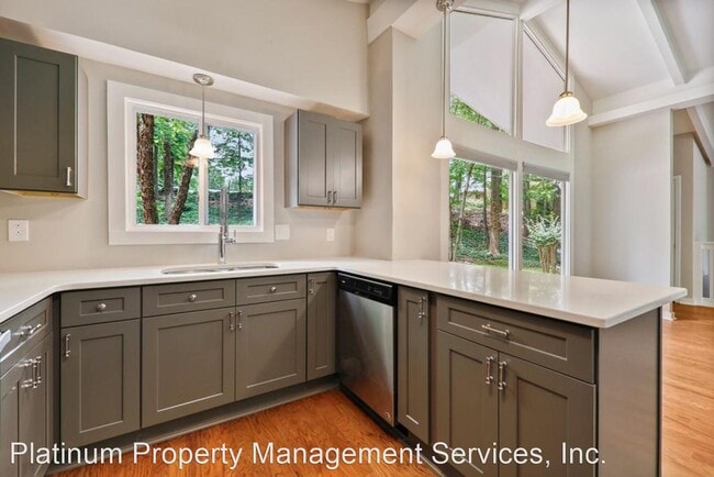 Building Photo - 4 br, 3 bath House - 360 Castleridge Dr