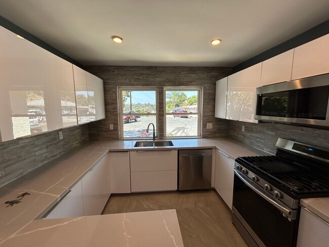 Foto del edificio - Newly Renovated 4 bed house!