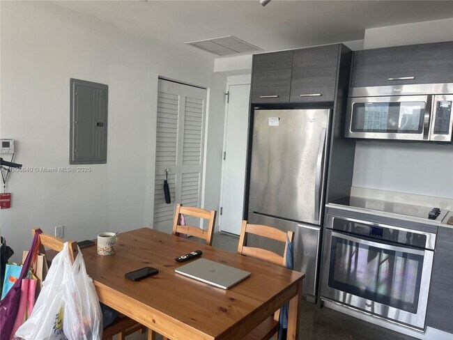 Foto del edificio - 151 SE 1st St