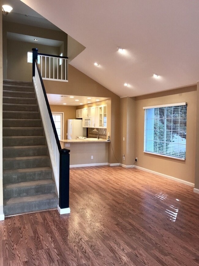 Foto del edificio - San Roque 3 Bedroom Townhouse - Available Late January