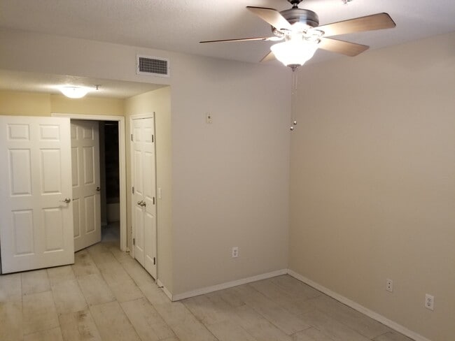 Building Photo - 1910 E Palm Ave