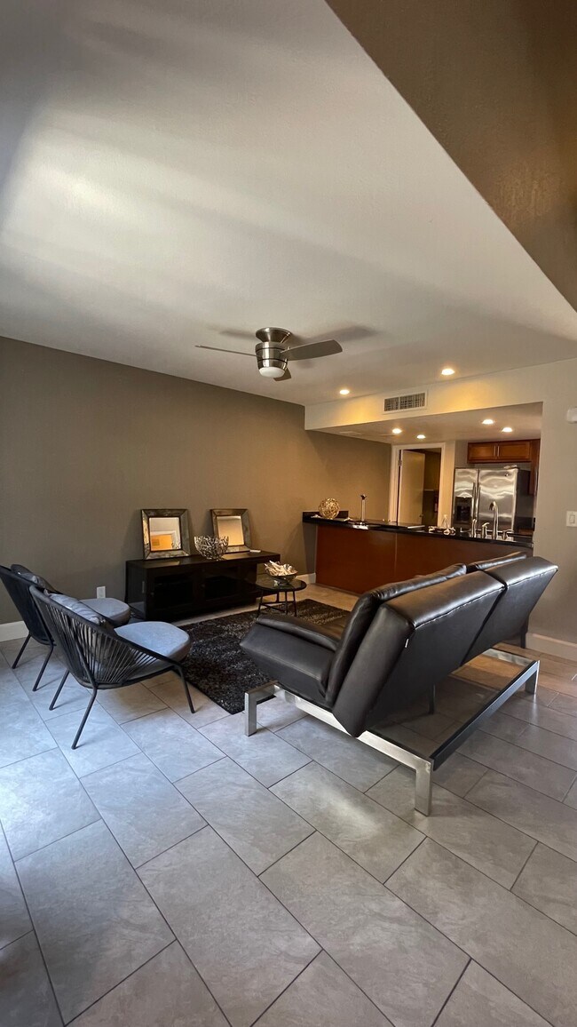 Foto del edificio - 7120 E Wilshire Dr