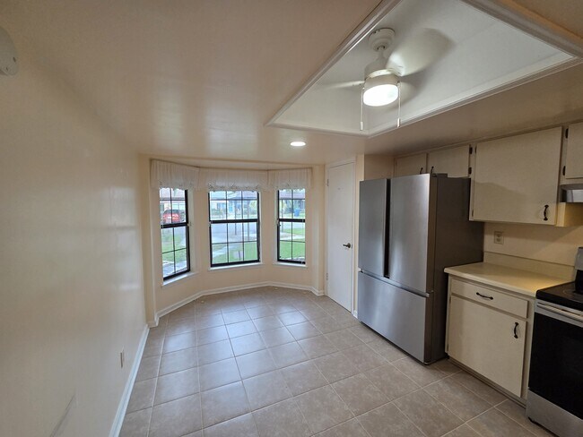 Foto del edificio - 35086 Whispering Oaks Blvd