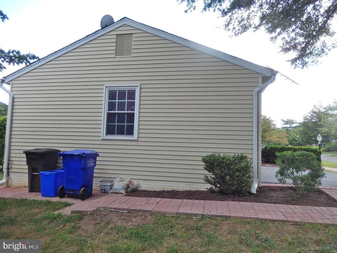 15821 Anamosa Dr, Rockville, MD 20855 House Rental in Rockville, MD