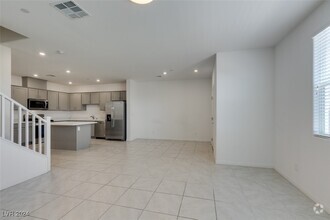 Building Photo - 500 Ylang Pl