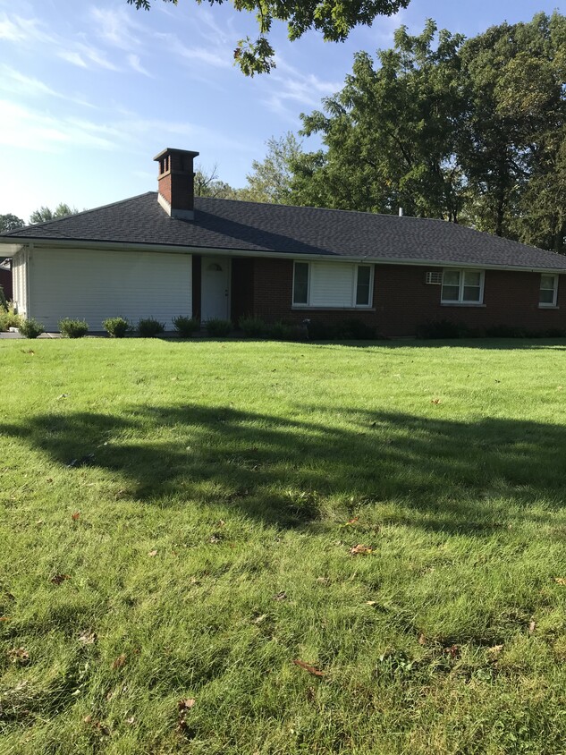 Front of house - 33W109 Butterfield Rd
