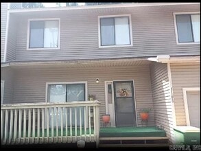 Building Photo - 1108 N Oaks Ln