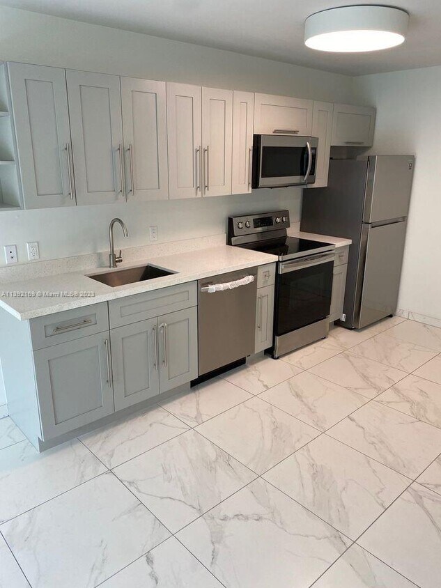 Foto principal - 836 SW 2nd St