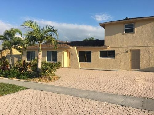 Building Photo - 881 Camellia Dr
