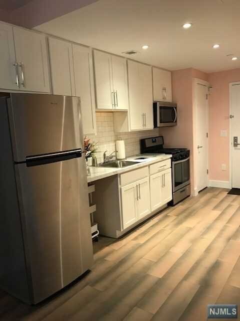 Foto del edificio - 3011 Edwin Ave