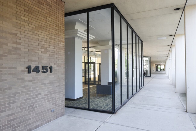 Building Photo - 1451 E 55th St