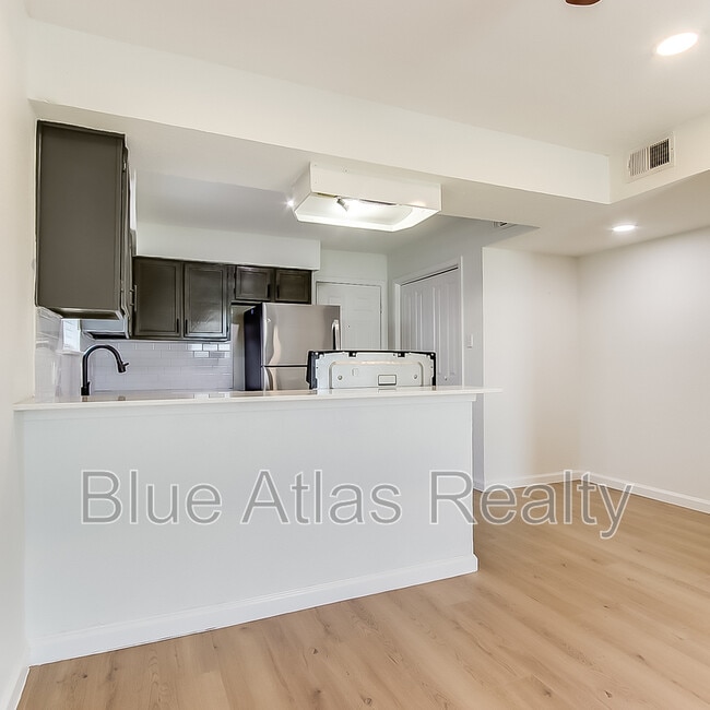 Building Photo - 408 Noble Ave