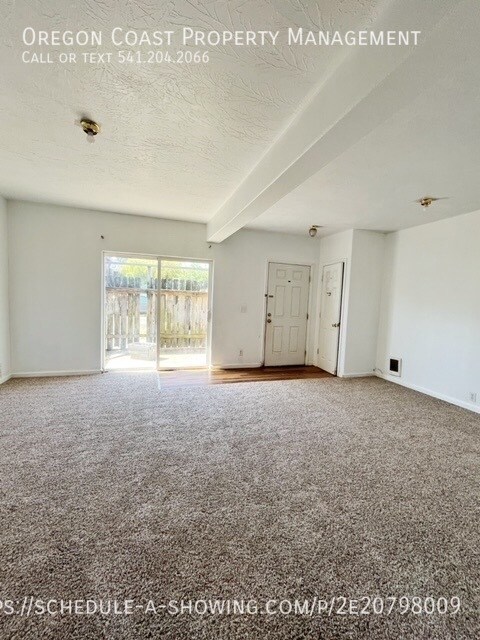 Foto del edificio - 220 NW Spruce St